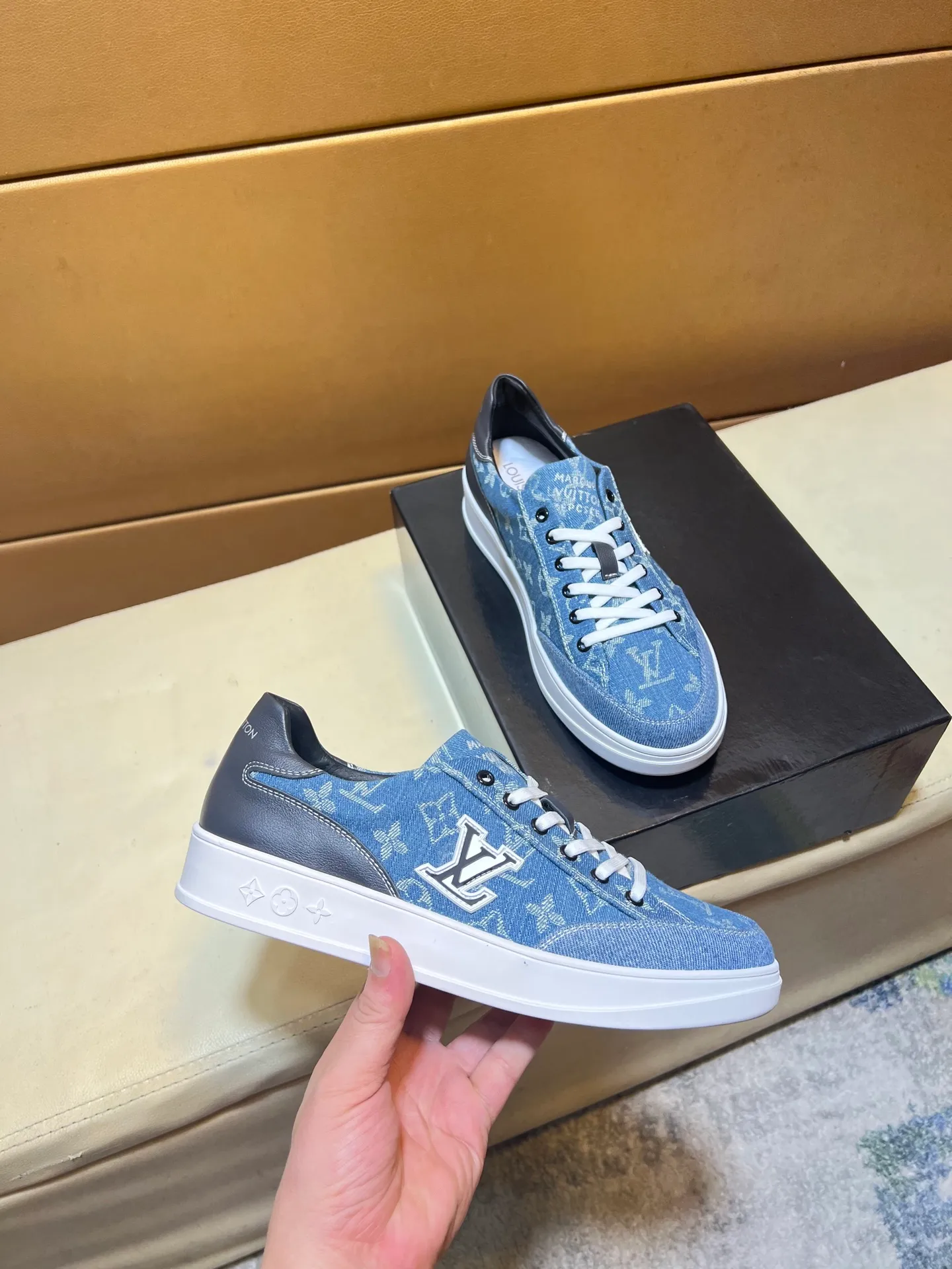 pp420💰👑👑《Louis vuitton/LV Louis Vuitton》original quality.~ Unique modern style sneakers. 🏃A must-have casual shoe for trendy men😍😍 Original brand imported from Italy, imported original leather, sheep lining (refuses to discolor and grind feet) Sole: Original sole provided by the original factory, French lazy style design ⚠️Fit to the feet, original quality, super comfortable original sole. It’s like shooting the real thing 🎬The real thing is better, high-quality sneakers, men’s shoe size: 38-44